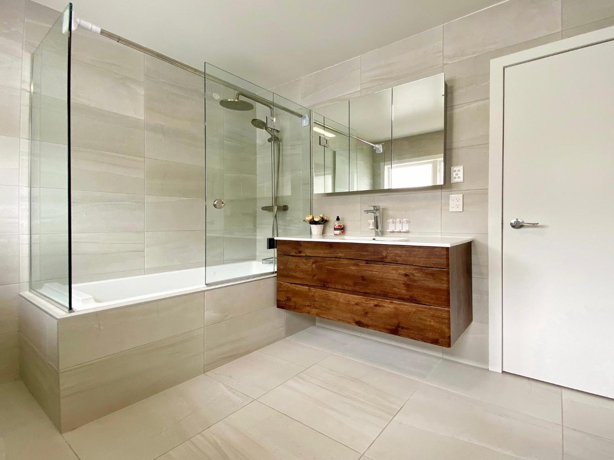7Br 3Bh Beach Escape. 2 Min To Browns Bay Beach Auckland Eksteriør billede